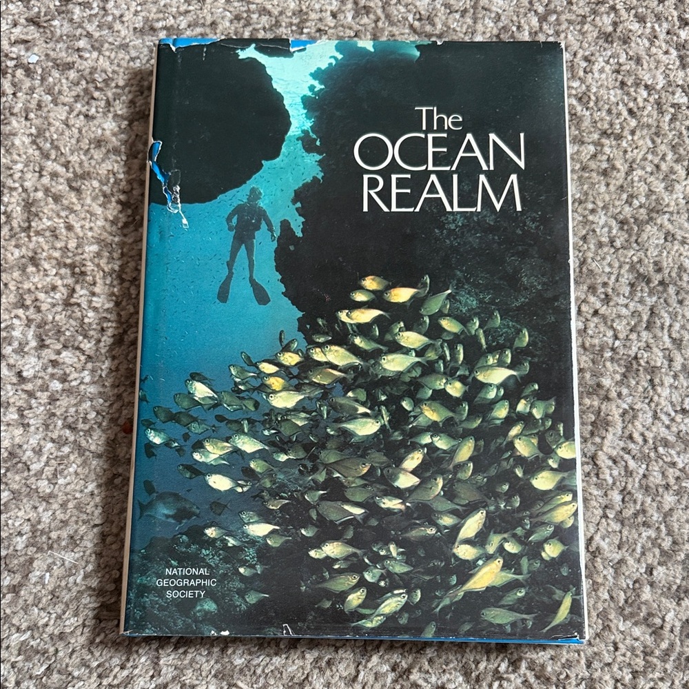 National Geographic The Ocean Realm - Black and Blue Cover